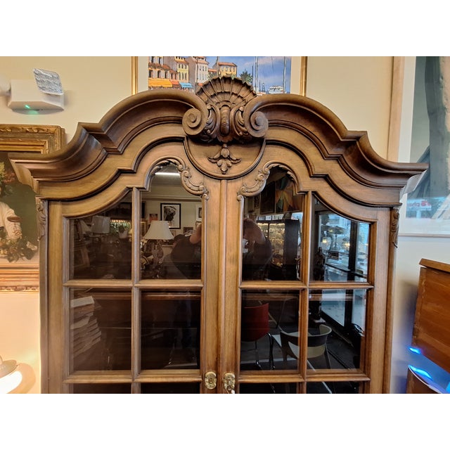 Chippendale Early 20th Century Walnut Dutch Bombe Breakpoint Cabinet With Claw Feet For Sale - Image 3 of 18