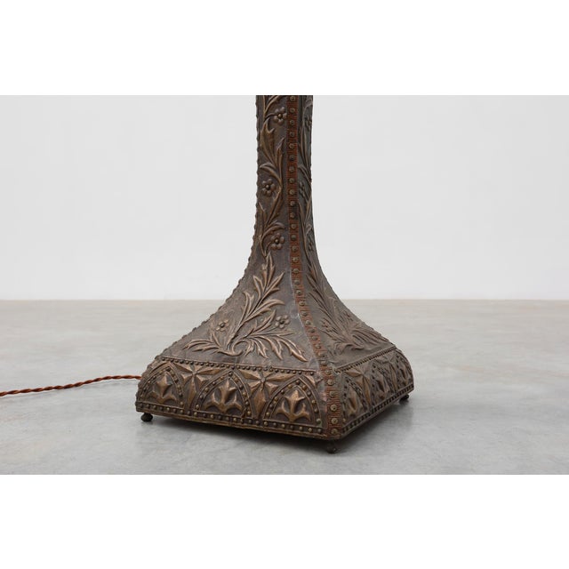 Art Nouveau Floor Lamp in Hammered Copper with Frosted Glass Hood, 1890s For Sale - Image 14 of 15