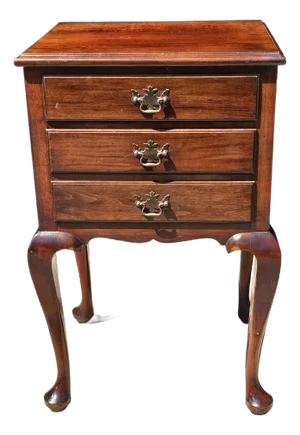 Mid 20th Century Queen Anne Style Mahogany Side Table Nightstand