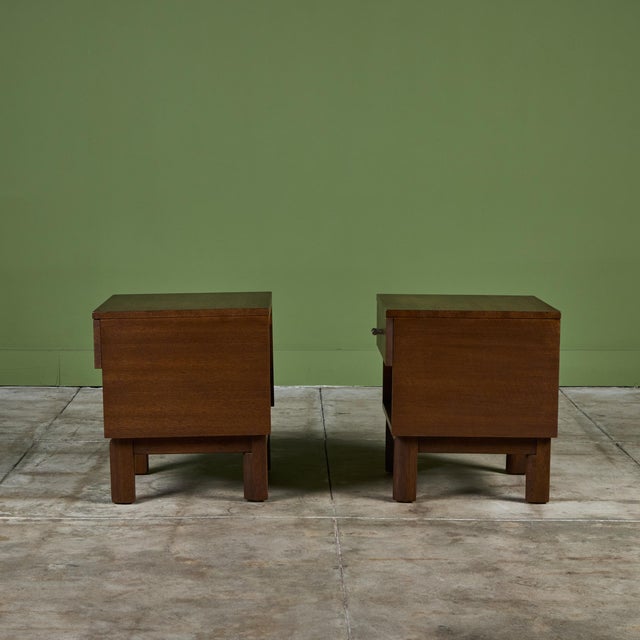 Wood Pair of Mahogany Nightstands by John Keal for Brown Saltman For Sale - Image 7 of 12