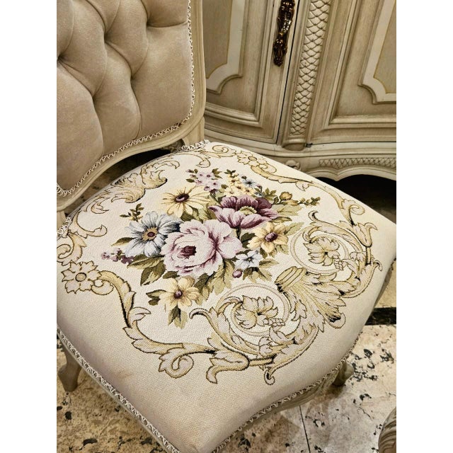 French-Style Off-White Velvet Chair – Tufted Back, Floral Seat & Carved White Frame For Sale - Image 4 of 4