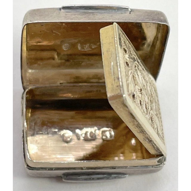 Antique William IV English Sterling Silver & Gilt Vinaigrette, Birmingham 1836-7 For Sale - Image 4 of 7