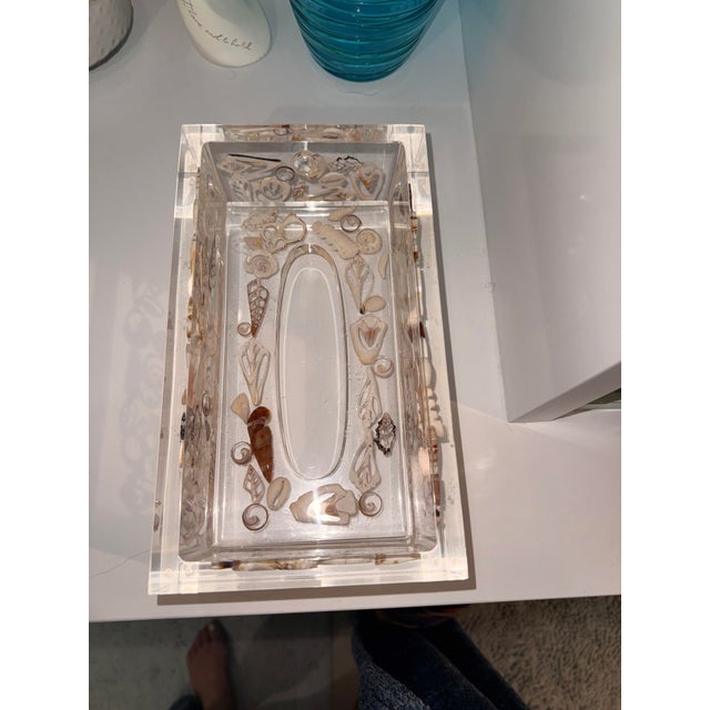 Beautiful A beautiful tissue box holder with shells encased in quality thick lucite. Rarely used and in excellent...