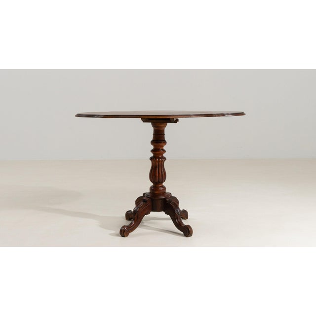Wood 1880-1889 United Kingdom Rich Mahogany Tilt-Top Pedestal Table For Sale - Image 7 of 11