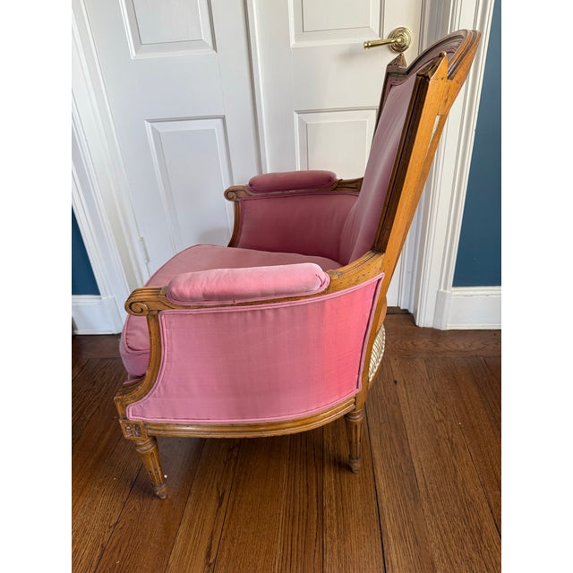 French French Carved Pink Silk Upholstered Bergere Armchair Fauteuil For Sale - Image 3 of 7