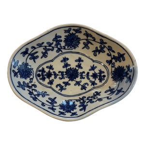 Late 19th Century Qing Dynasty Blue and White Porcelain Bowl With Chrisanthemums