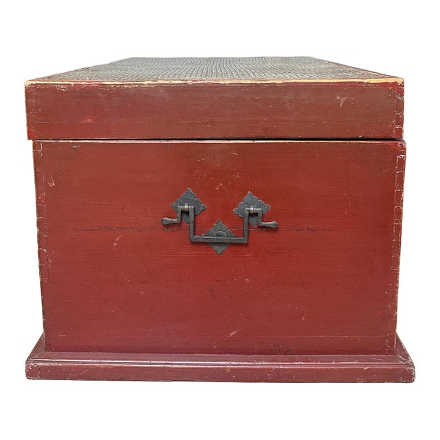 Late 19th Century Chinese Red Lacquer Blanket Chest For Sale In Sacramento - Image 6 of 16