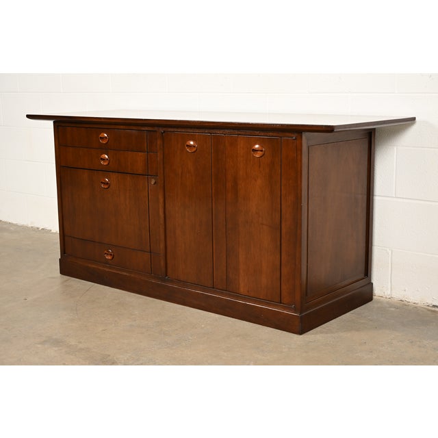 Edward Wormley for Dunbar Mid-Century Modern Walnut and Rosewood Sideboard Credenza | Circa 1960s For Sale - Image 13 of 13