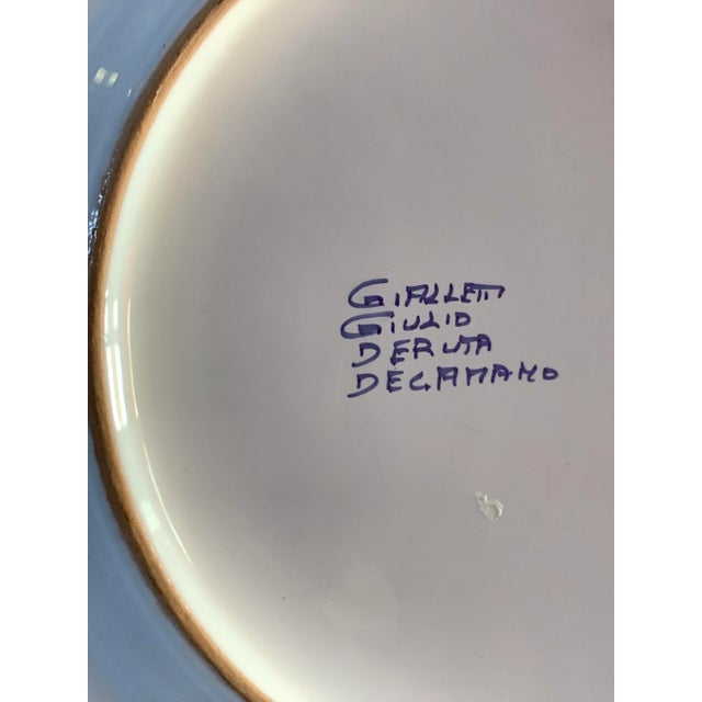 Deruta Vintage Italian ‘Gialletti Giulio’ Deruta Hand Painted Majolica Dinner Plates- Set of 2 For Sale - Image 4 of 11