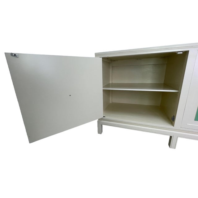 James Mont Style Lacquered Credenza in Cream & Mint Green, Hollywood Regency, 1960s (Attributed) For Sale - Image 11 of 16