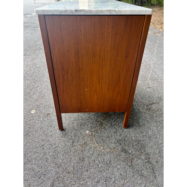 1960s Florence Knoll for Knoll Walnut Four-Drawer Dresser With Marble Top For Sale - Image 9 of 11