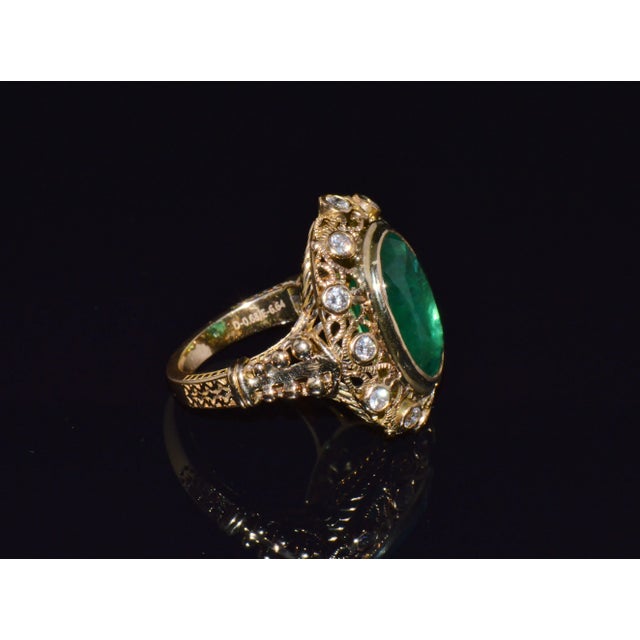Art Deco Certified Natural 7.32cts Emerald Diamond 18k Solid Gold Filigree Cocktail Dome Ring, Size 6.75 For Sale - Image 3 of 11