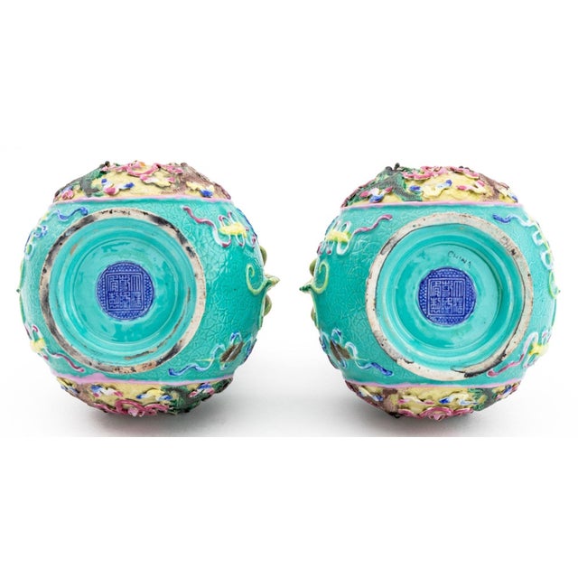 Chinese Porcelain Double Gourd Vases, Pair For Sale In New York - Image 6 of 7