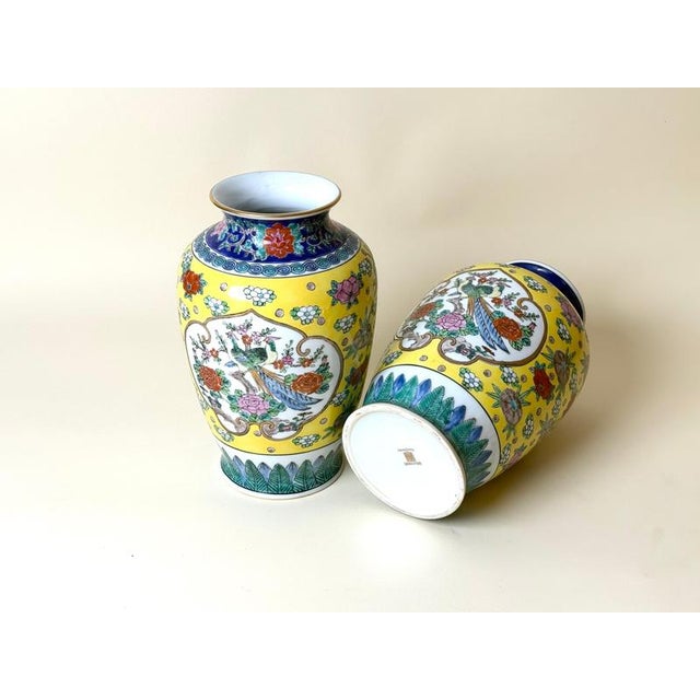 Japanese Gold Imari Hand-Painted Porcelain Bird Vases, Arita, 1960s, Set of 2 For Sale - Image 11 of 17