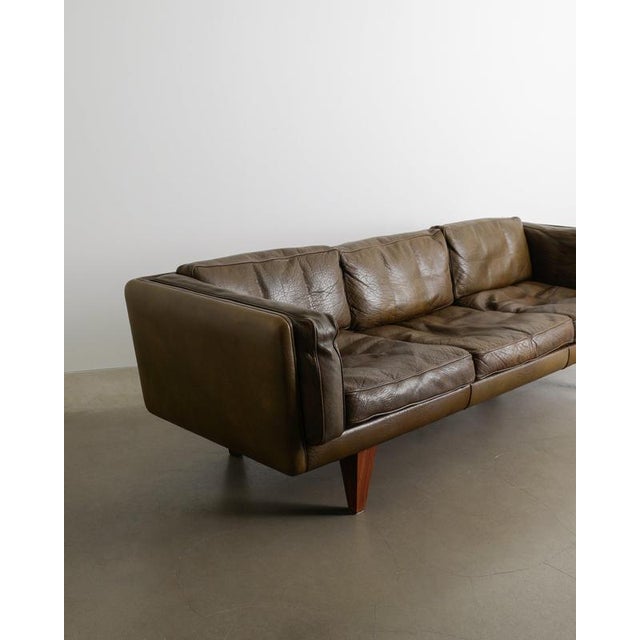 Danish Mid-Century Modern Olive Brown Three Seater V11 Sofa by Illum Wikkelsø, 1960s For Sale - Image 6 of 8