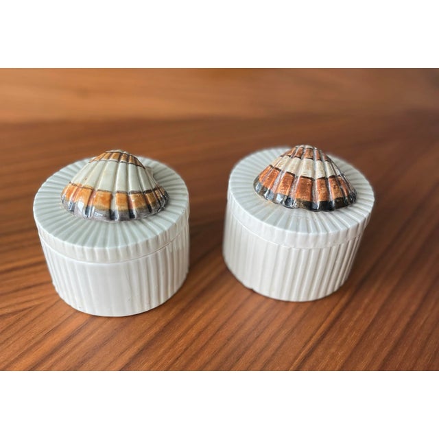 Figurative 1970s Fitz and Floyd Hand-Painted Seashell Ceramic Canisters-a Pair For Sale - Image 3 of 6
