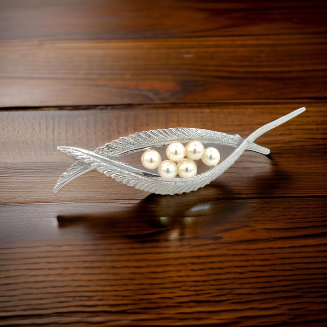 Contemporary 1990s Mikimoto Estate Akoya Pearl Brooch Pin Sterling Silver For Sale - Image 3 of 9