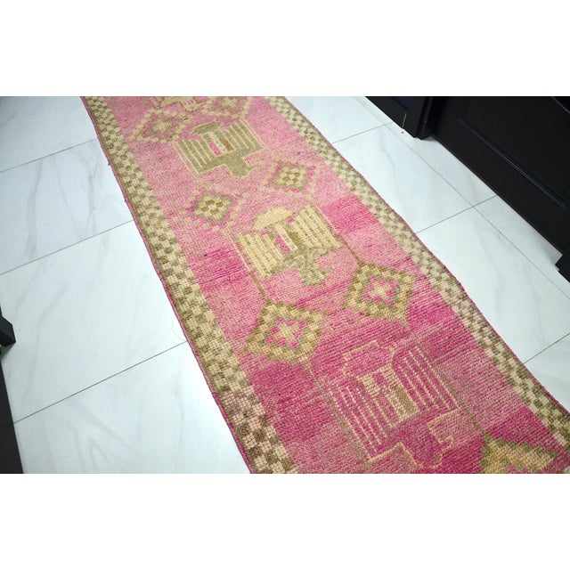 Vintage Pink Color Corridor Handmade Wool Runner For Sale In Phoenix - Image 6 of 11