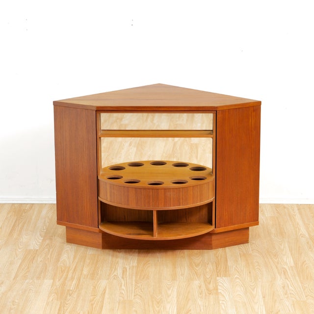 1960s 1960s Danish Modern Revolving Corner Bar in Teak by Vildbjerg Mobelfabrik For Sale - Image 5 of 10