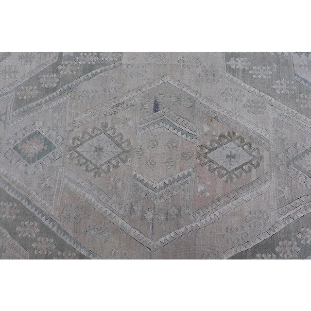 Vintage Hand-Woven Turkish Kilim in Wool With Medallion Sub-Geometric Design For Sale - Image 11 of 14