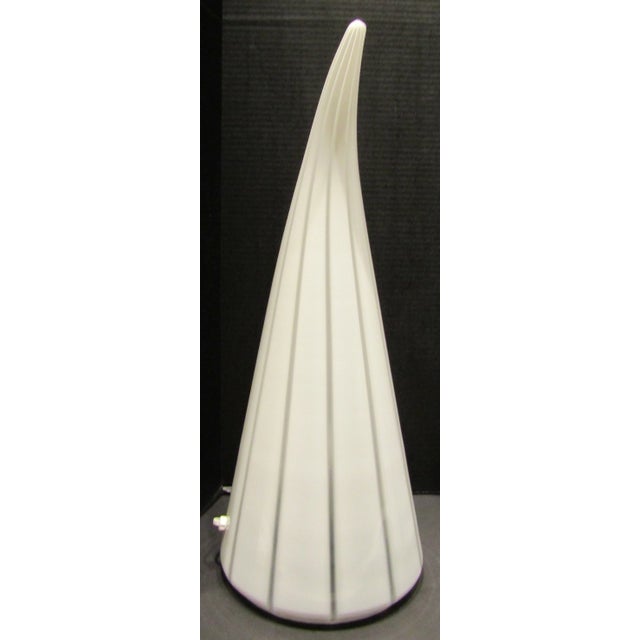 Vetri Pair of Large Italian Vetri Murano Glass White and Striped Horn/Conical Shaped Table Lamps For Sale - Image 4 of 9