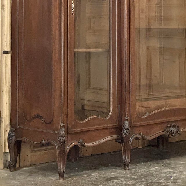 Burnt Umber 19th Century Italian Rococo Walnut Three-Door Display Bookcase ~ Armoire For Sale - Image 8 of 18