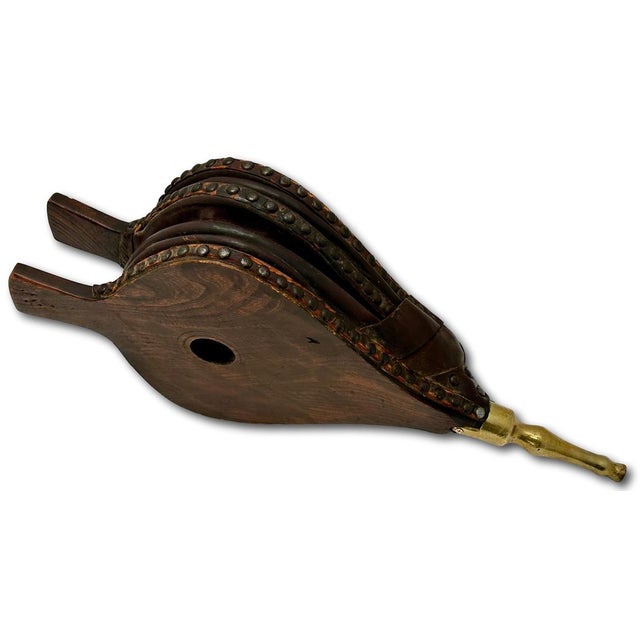 Outstanding Large 1890s Antique Hand Made English Yew Wood & Brass "Double Lung" Fireplace Bellows - 24 Inches Long For Sale - Image 14 of 18