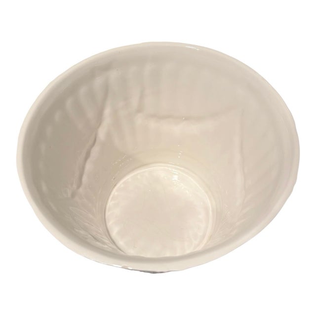 1990s Pair of Vintage Tiffany & Co. White Garland Motif Italian Cachepots Planters For Sale - Image 5 of 11