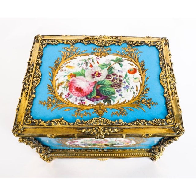 Antique 19th Century French Porcelain and Ormolu Jewellery Casket from Sèvres, 1860s For Sale - Image 16 of 18