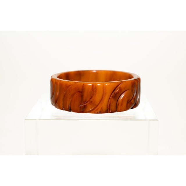 1930s Vintage Art Deco Carved Bakelite Amber Orange Bangle Bracelet, 1930's For Sale - Image 5 of 15