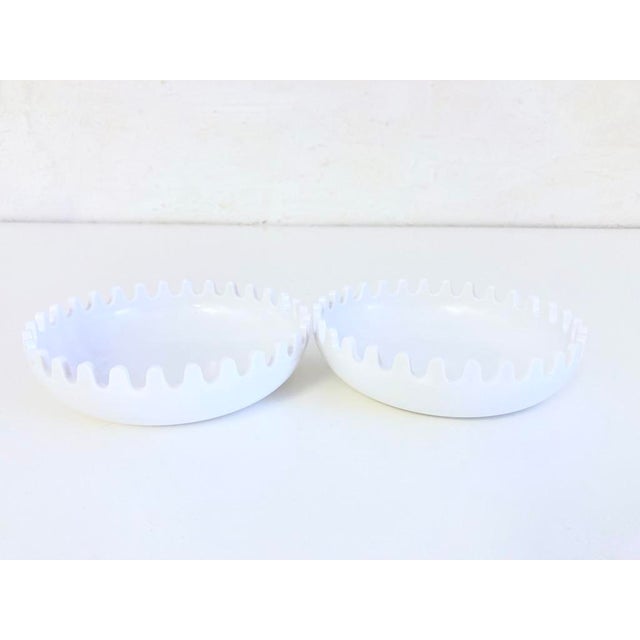 Mid-Century Modern Vintage White Clam Ashtray by Alan Fletcher for Furniture, 1970s For Sale - Image 3 of 9
