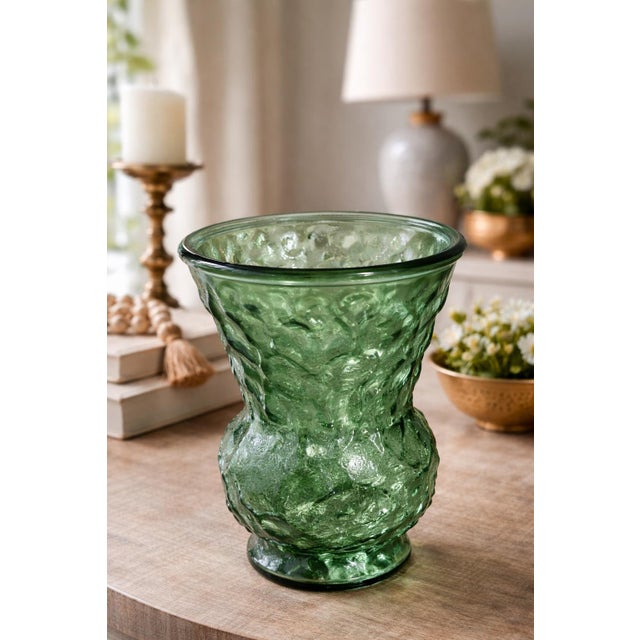 ntage Anchor Hocking emerald green textured art glass vase featuring sculptural organic relief and rich jewel-tone color....