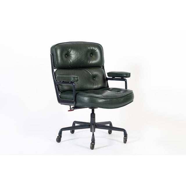 Mid-Century Modern Green Leather Time Life Office Chair by Eames for Herman Miller 1996 For Sale - Image 3 of 14