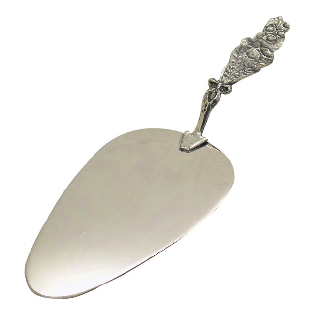 Vintage Italian Handmade Genuine Silver Small Cake Server Flower Handle Presta Naples 800 Continental Silver Pastry Mignon Cupcake Server For Sale