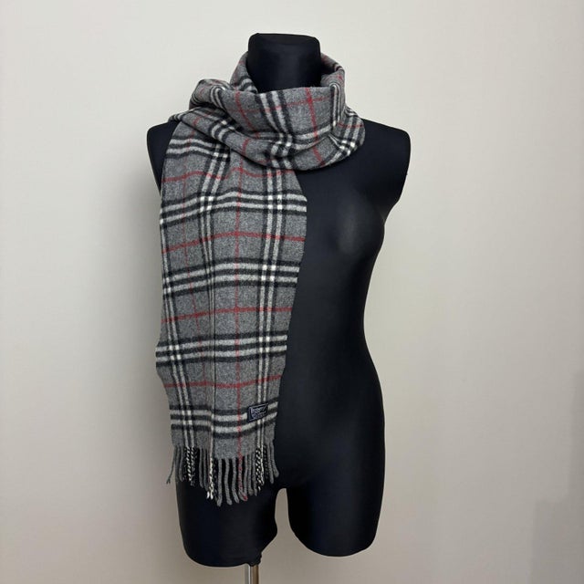 Burberry Grey Classic 100% Lambswool Scarf For Sale - Image 10 of 13