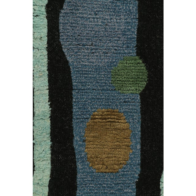 Rug & Kilim’s Scandinavian Style Geometric Rug in Retro Design For Sale In New York - Image 6 of 7