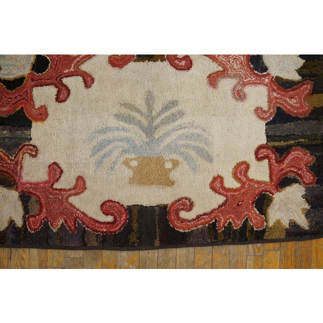 American 1890s White Medallion Folk Art Antique American Hooked Rug 2'5" X 4'0" Handknotted Wool Carpet For Sale - Image 3 of 8