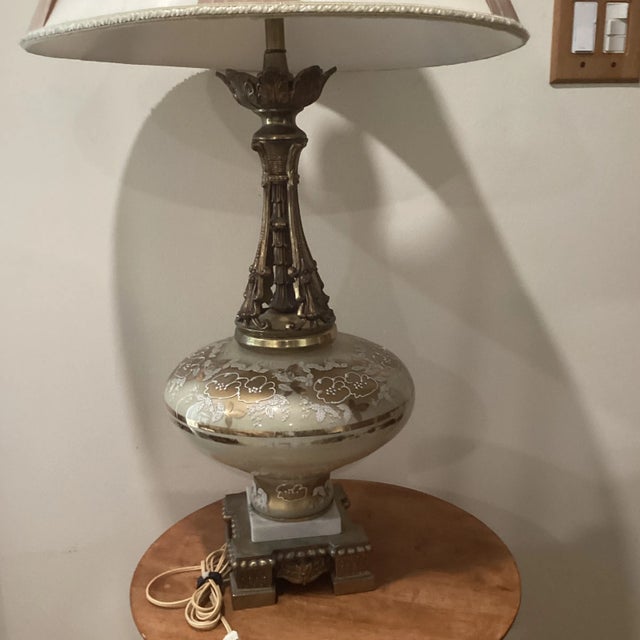 Crafted with an eye for elegance, this Art Deco table lamp effortlessly brings a touch of vintage glamour to any space....