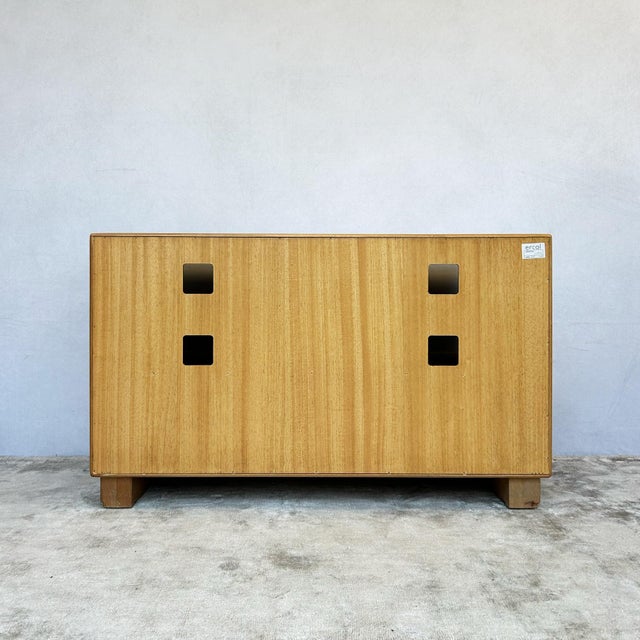 Windsor Elm Media Unit by Lucian Ercolani for Ercol, 1990s For Sale - Image 9 of 17