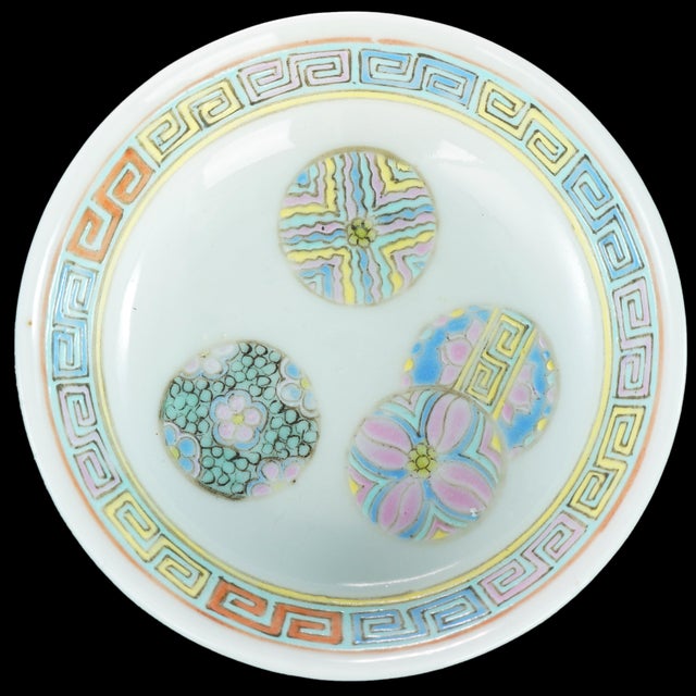 1920s 1920s Set of Three Chinese Republic Guangxu Polychrome Silk Ball Sauce Dishes For Sale - Image 5 of 6
