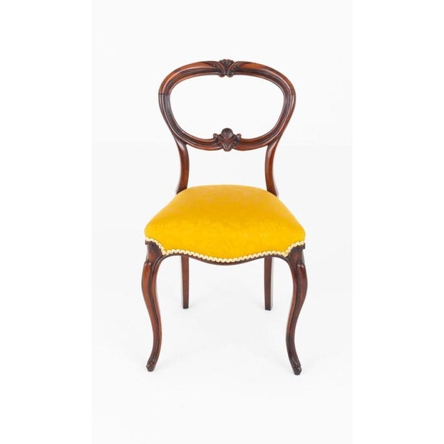 Set of 6 Set of 6 victorian dining chairs These dining chairs feature a typical Victorian balloon back with carved detail...