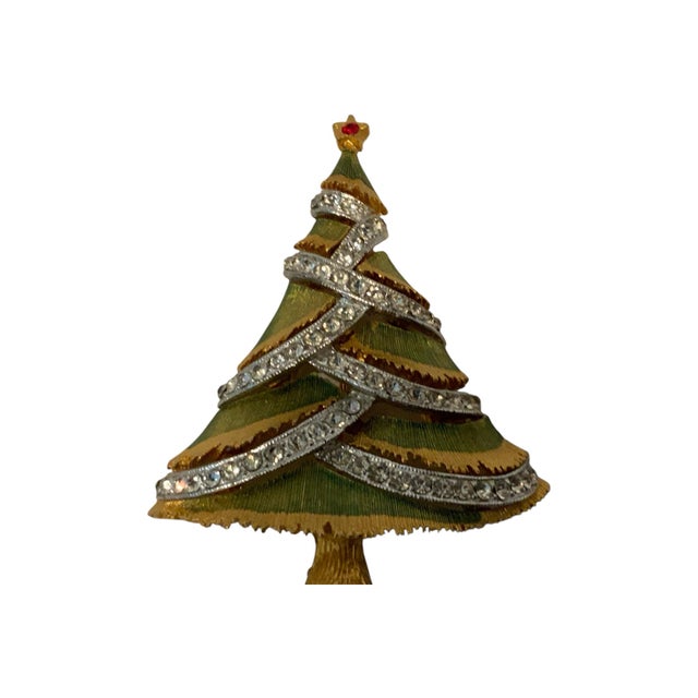 Traditional Jj Vintage Enameled Christmas Tree Brooch Adorned With Clear Sparkling Rhinestones- Textured Festive Holiday Tree Pin- Vintage Jewelry For Sale - Image 3 of 4
