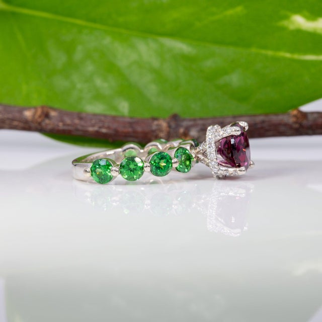 2.5Ct Purple Garnet Ring With Tsavorite Garnet Accents in Solid 14k Gold, 8mm, Size 6.75 For Sale In Columbus - Image 6 of 9