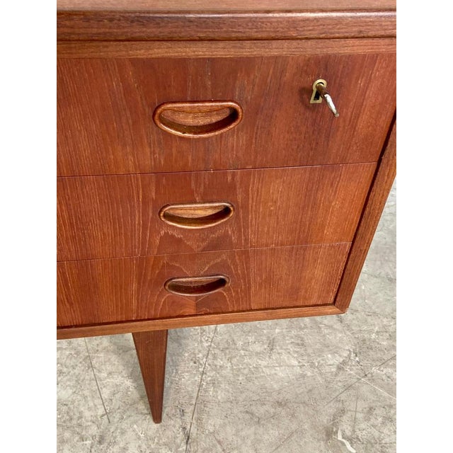 1960s Mid-Century Danish Teak Boomerang Desk from Løvig, 1960s For Sale - Image 5 of 18