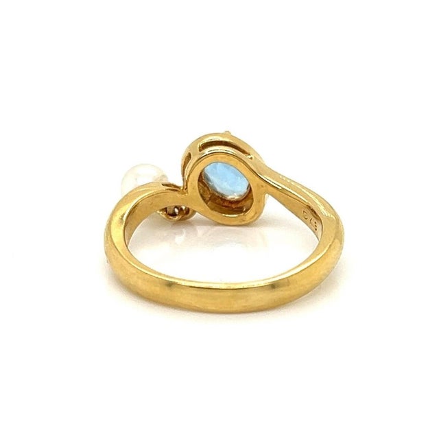 Mid 20th Century Mikimoto Pearl Blue Topaz 18k Yellow Gold Dangle Charm Ring - Size 5 For Sale - Image 4 of 6