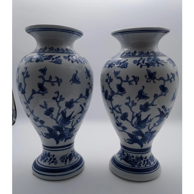 Pair of 1980s Asian Blue & White Vases For Sale - Image 4 of 9