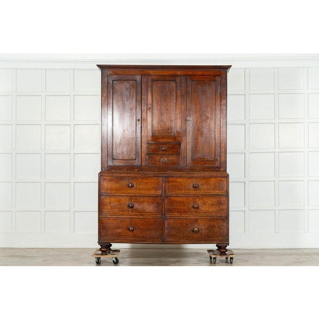 Circa 1820 large Georgian English oak linen press cupboard in great antique condition. Base: W 152cm x D 62cm x H 97cm...