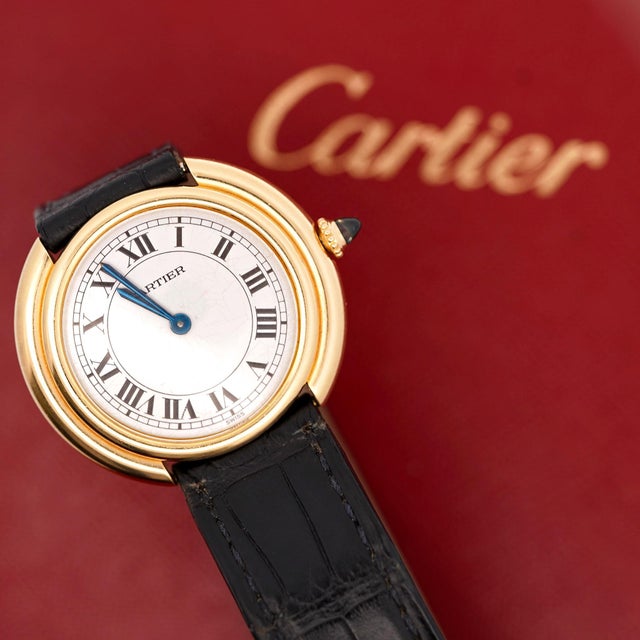 Vintage Cartier Vendôme ref. 78091 in 18K yellow gold, circa 1970s, featuring an original white Roman numeral dial,...