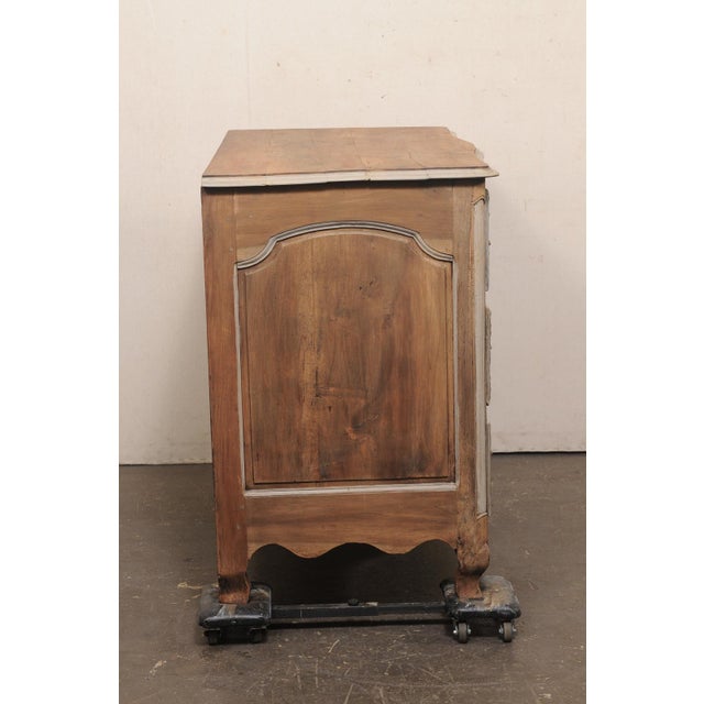 French Louis XV Finely Carved Commode, 1750 For Sale - Image 4 of 13