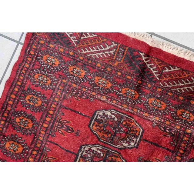 1970s Handmade Vintage Pakistani Lahore Rug 2.6' X 4' For Sale - Image 9 of 12